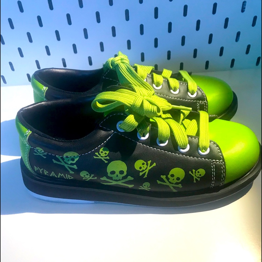 PYRAMID Youth Bowling Shoes